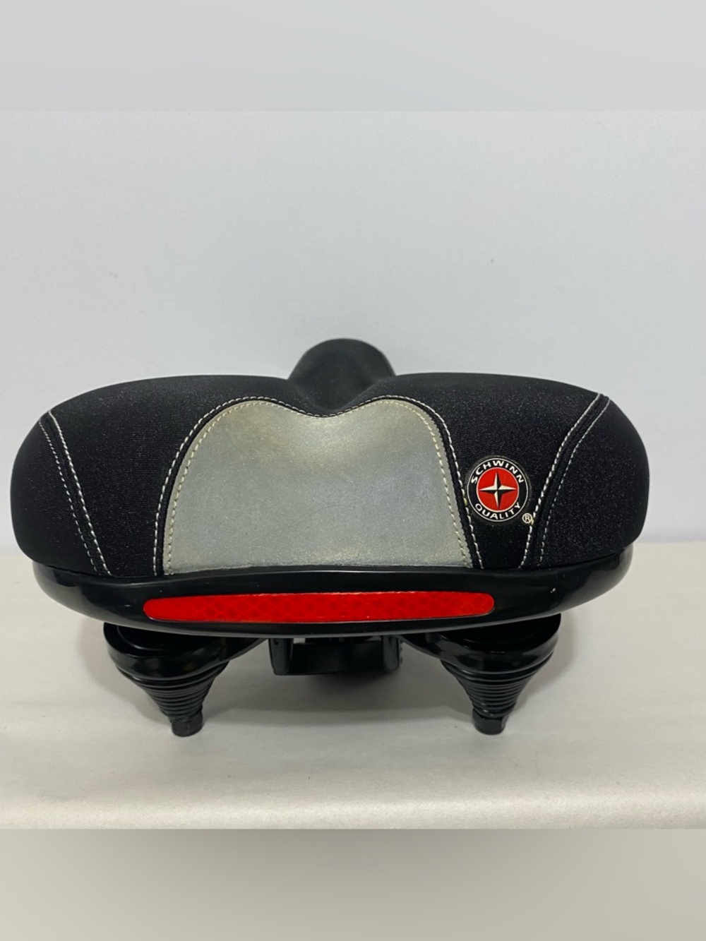 Schwinn Velo 398V Reflector Bicycle Saddle Cruiser Seat